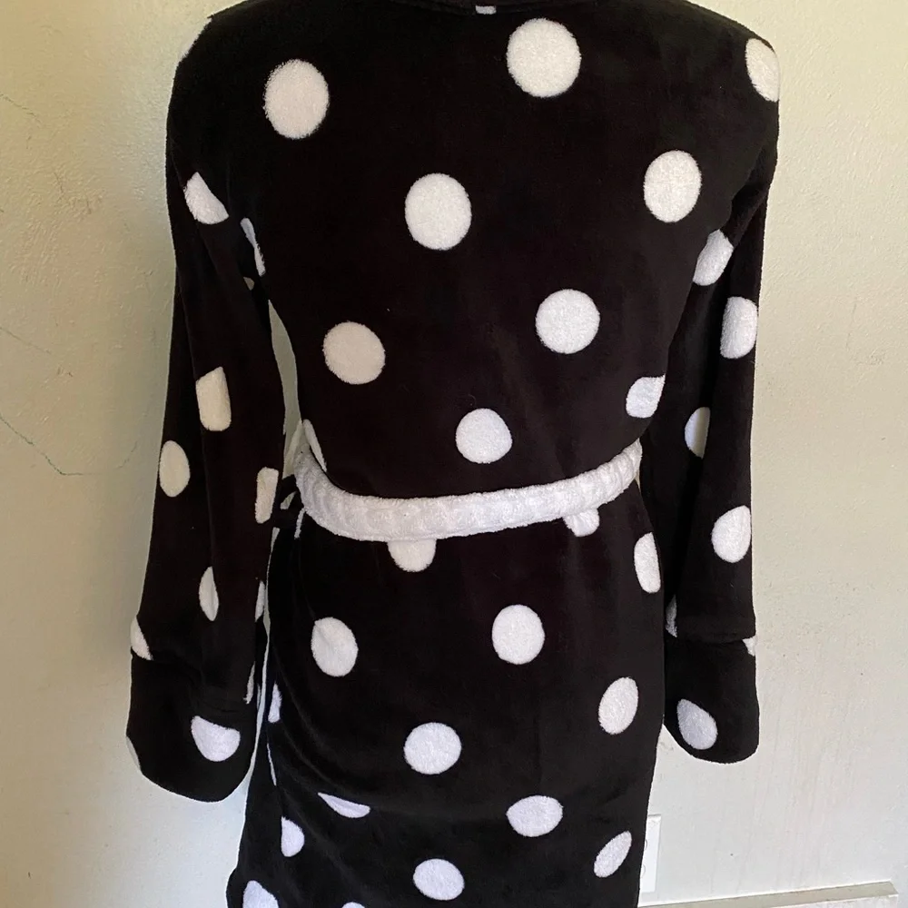 Victoria Secret polka dot robe size XS fleece white black